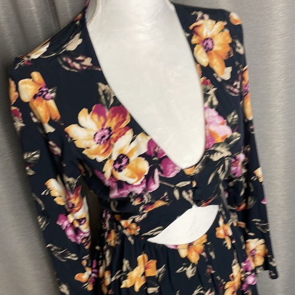 Kendall & Kyle Floral Long Sleeve Cutout Dress - Picture 4 of 8